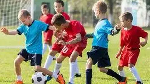 谌龙桃田贤斗巅峰对决，陈雨菲何冰娇成功晋级总决赛