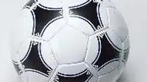 粤军以28分优势击败深队，延续6连胜战绩；广东队四人得分上双，阿联贡献22分及5次封盖