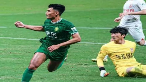 C罗决定未来，葡萄牙神锋瞄准2026世界杯，欲与梅西争足球王座