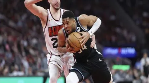 [图]柏林联击败多特蒙德主场逆转 2-1 施洛特贝克致失球